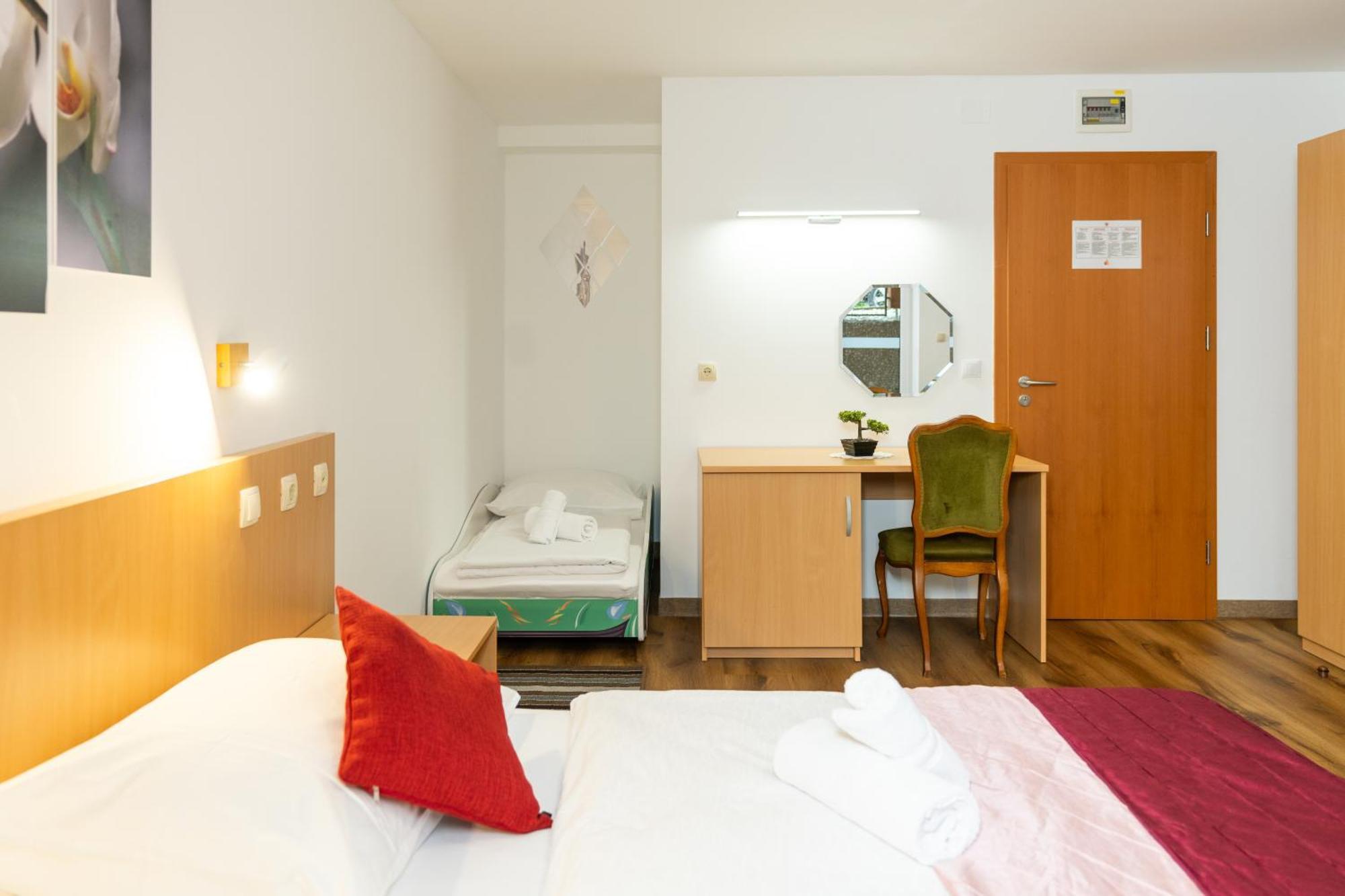 Hotel Center Bohinjsko Jezero ภายนอก รูปภาพ